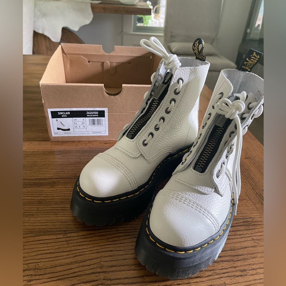 Dr. Martens US 8